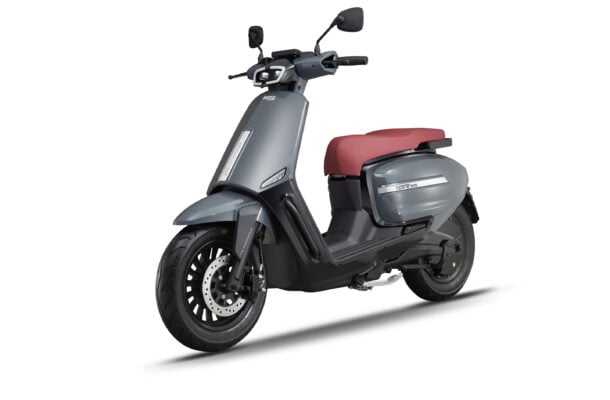 elektro-moped-nero-tennis-grau-schraeg-links-vorne