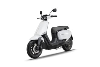 elektro-moped-nero-tennis-weiss-schraeg-links-vorne