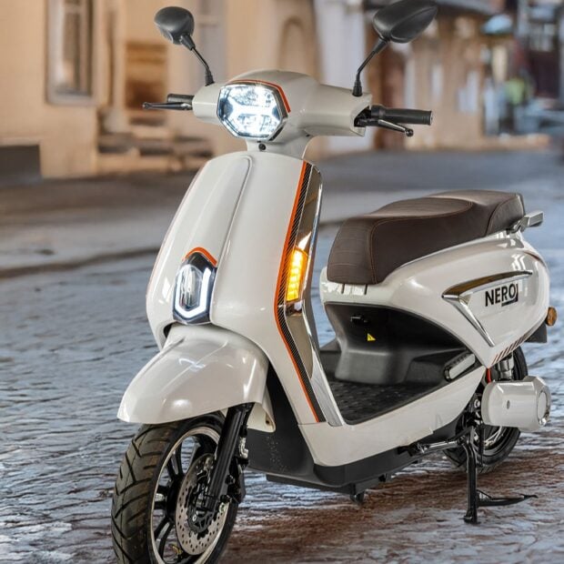 nero-elektro-moped-ego-01-mit-hintergrund